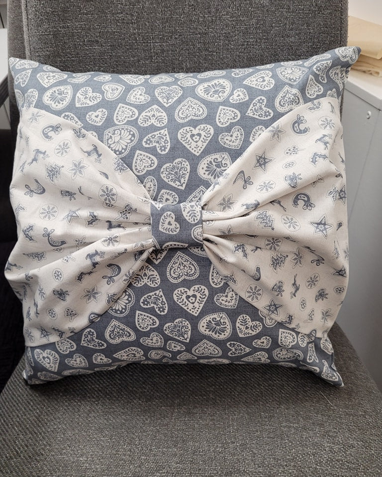 Bow Cushion Class