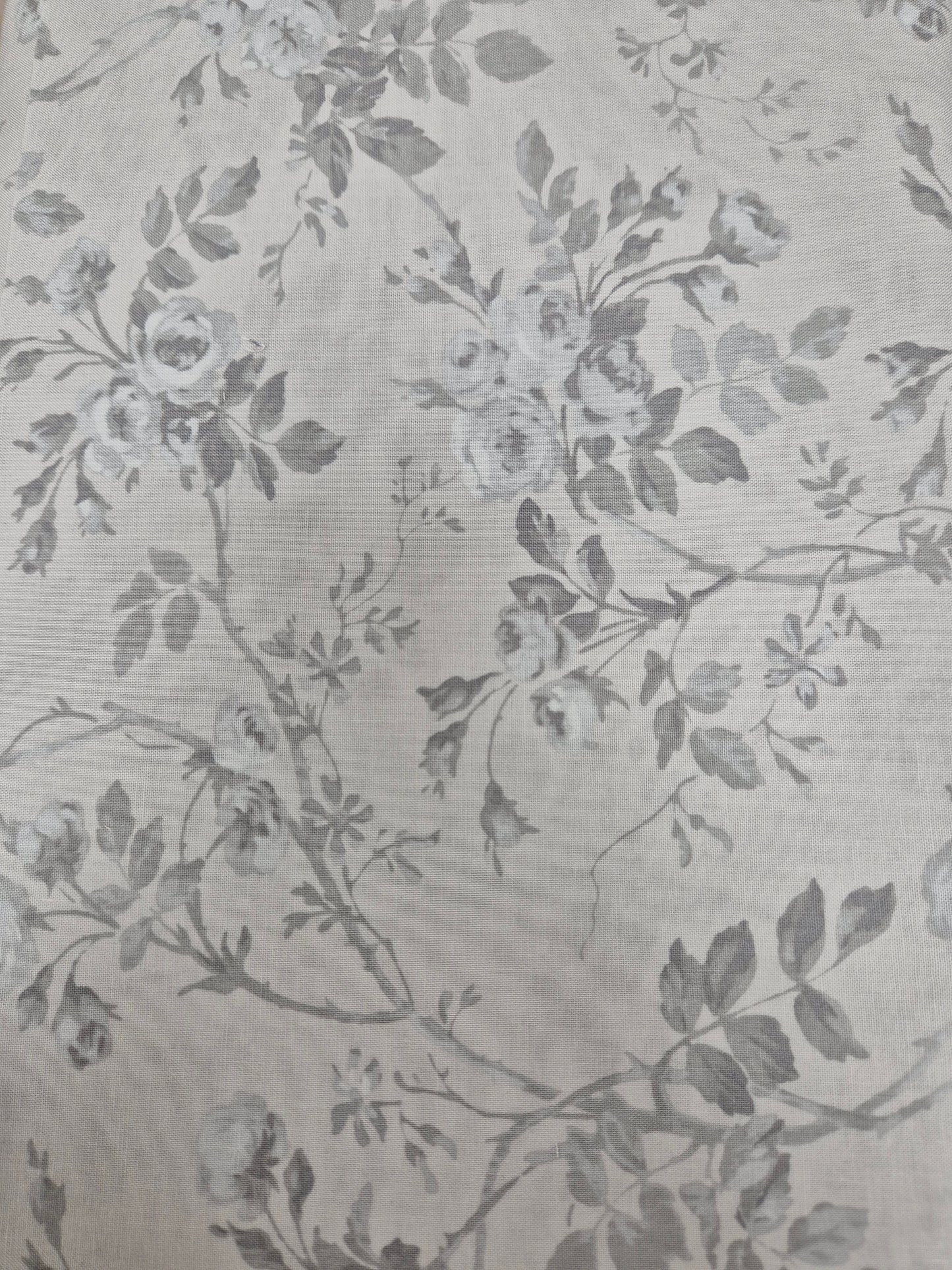 Audrey rose pattern Light gray background Y4305-5