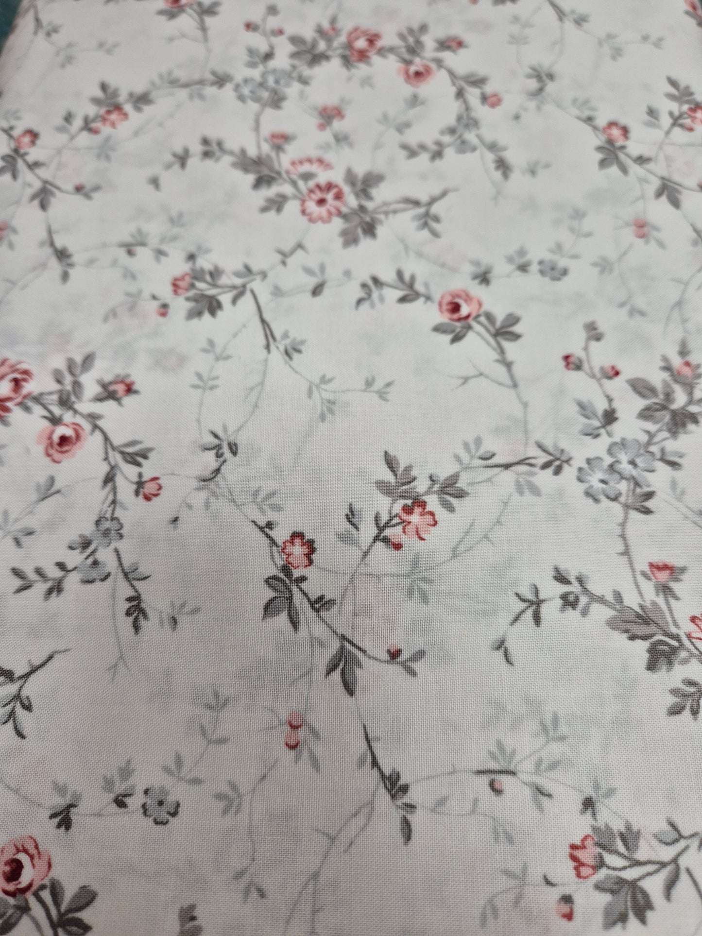 Audrey Floral pattern Cream background Y4306-57