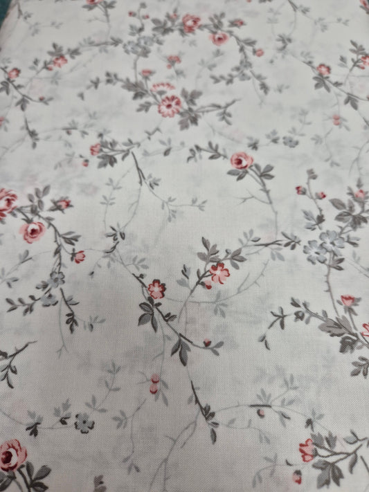 Audrey Floral pattern Cream background Y4306-57